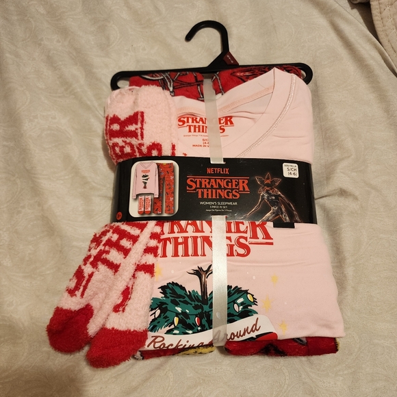 NEW Stranger Things Christmas Pajama SET - Picture 4 of 8